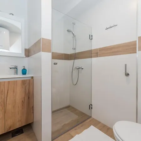 Mirakul Lägenhet Vir