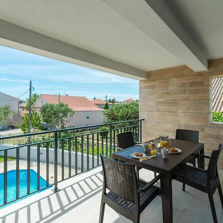 Apartment Mirakul Vir