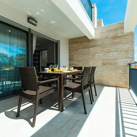 Mirakul Apartment